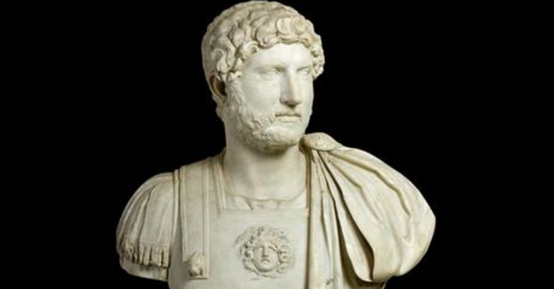 aMICi – Il fascino della divisa